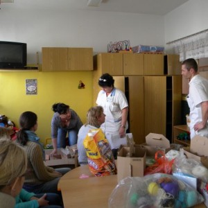 Předání daru dětskému oddělení nemocnice Nové Město na Moravě 